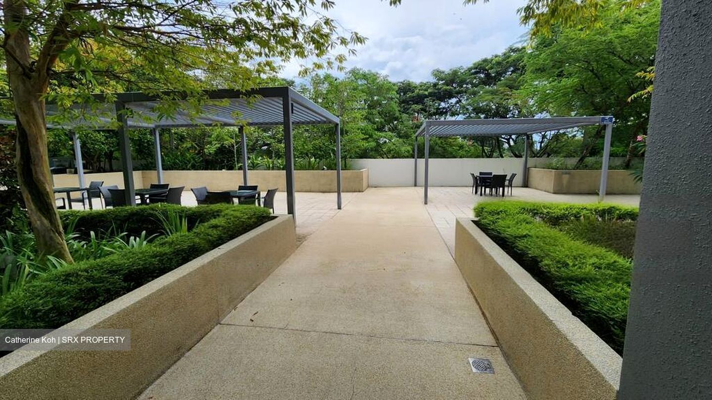 Vacanza @ East (D14), Condominium #619433051